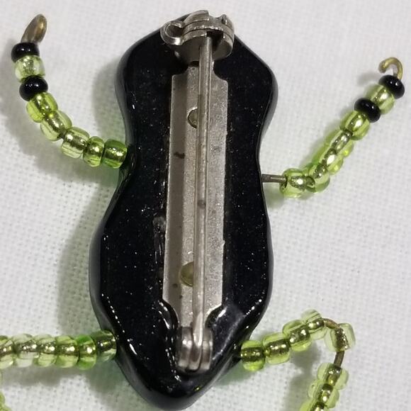 Glass frog pin about two inches - Picture 6 of 6